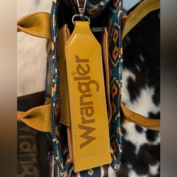 wrangler tote bag. decent size. cure patter with blues and yellow - Picture 4 of 6